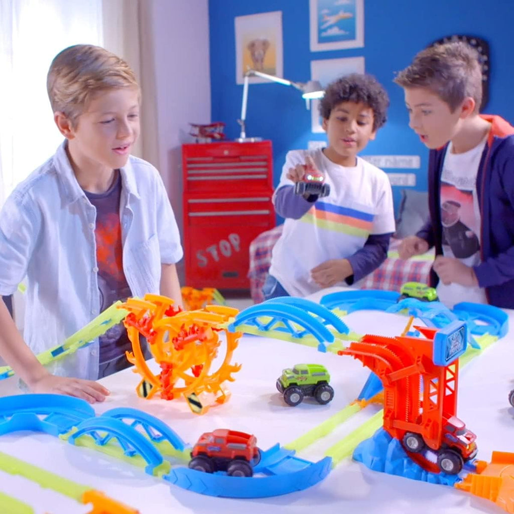 18 Pcs Glow in The Dark Race Track Building Set U69828