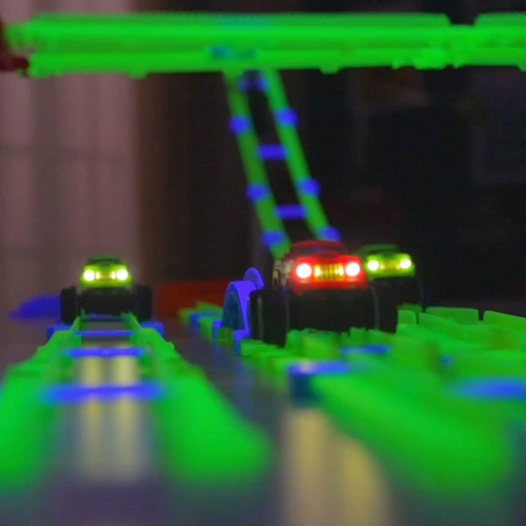 18 Pcs Glow in The Dark Race Track Building Set U69828